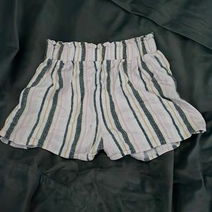 striped shorts💛